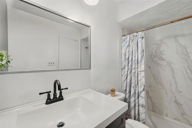 7015 Forestview Drive, Arlington, TX 76016