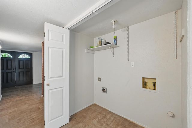 7015 Forestview Drive, Arlington, TX 76016