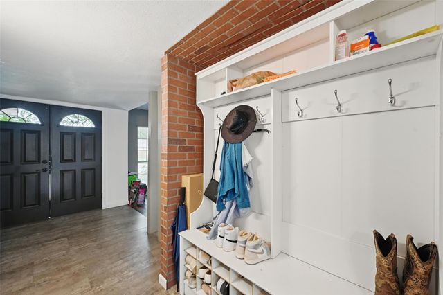 7015 Forestview Drive, Arlington, TX 76016