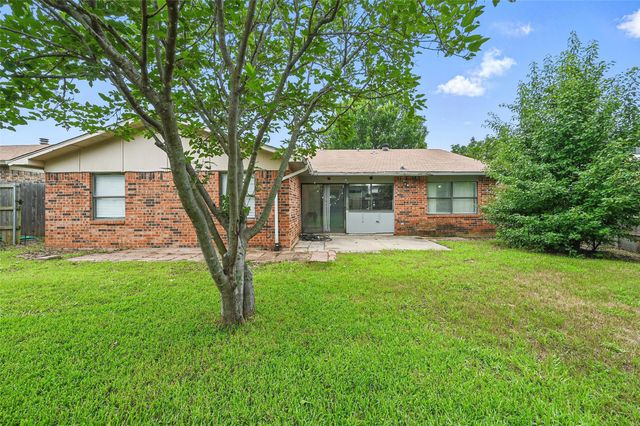 7015 Forestview Drive, Arlington, TX 76016