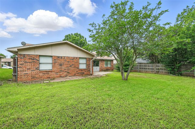 7015 Forestview Drive, Arlington, TX 76016