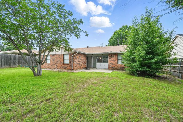 7015 Forestview Drive, Arlington, TX 76016