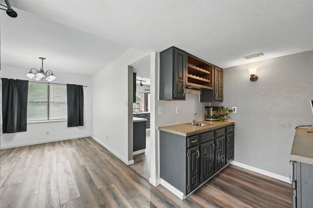 7015 Forestview Drive, Arlington, TX 76016