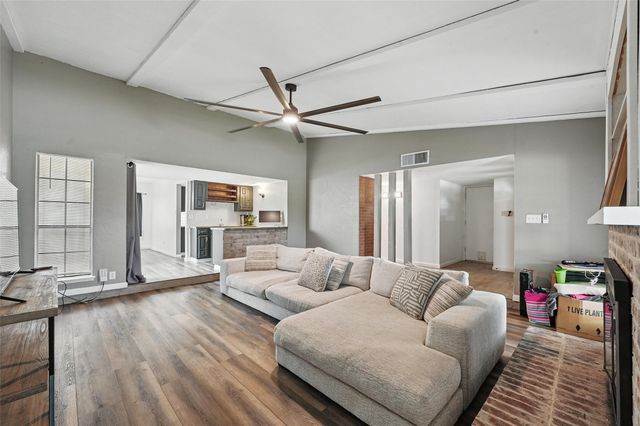 7015 Forestview Drive, Arlington, TX 76016