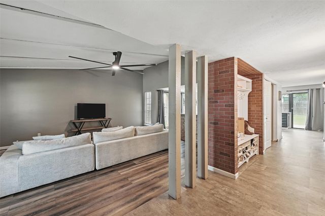 7015 Forestview Drive, Arlington, TX 76016