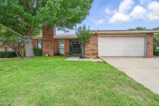 7015 Forestview Drive, Arlington, TX 76016