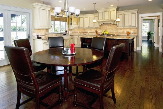 10 Woodbury Ln, Middleton, MA 01949