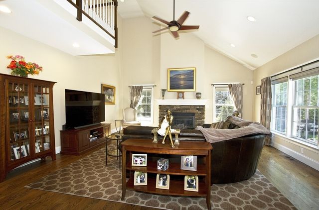 10 Woodbury Ln, Middleton, MA 01949