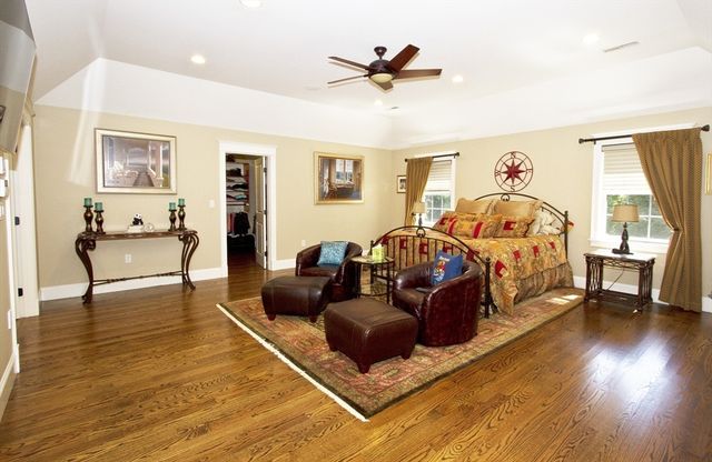 10 Woodbury Ln, Middleton, MA 01949