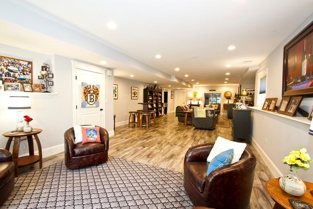 10 Woodbury Ln, Middleton, MA 01949