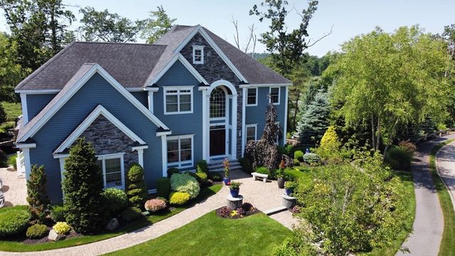 10 Woodbury Ln, Middleton, MA 01949