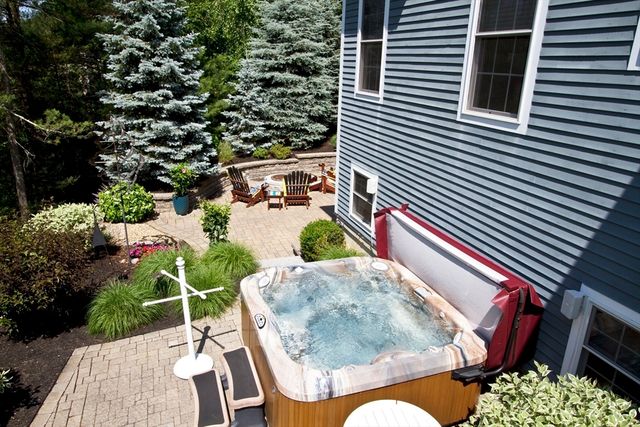 10 Woodbury Ln, Middleton, MA 01949
