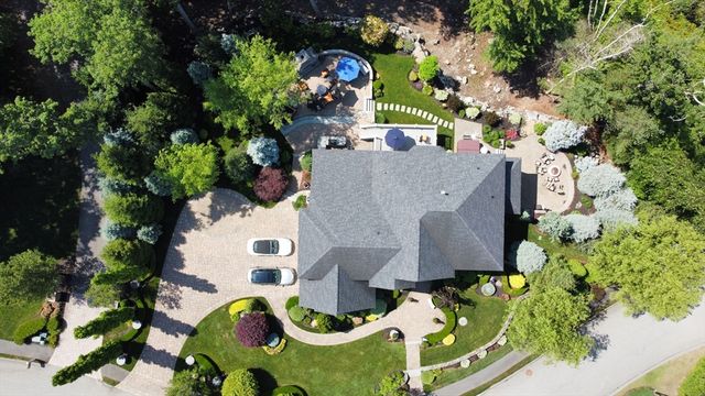 10 Woodbury Ln, Middleton, MA 01949