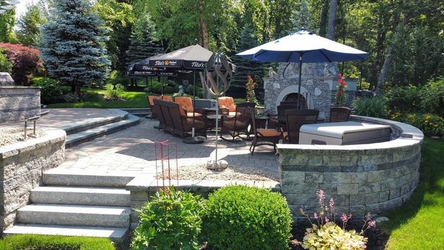 10 Woodbury Ln, Middleton, MA 01949