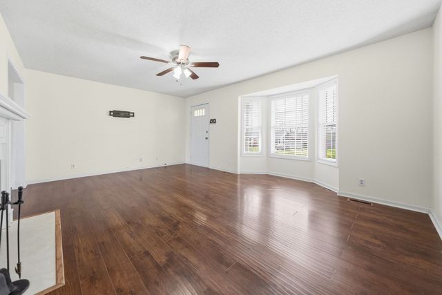 1361 Jenny Ln, Clarksville, TN 37042