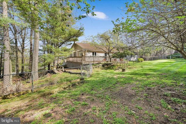 2377 STALLION DR, Auburn, PA 17922