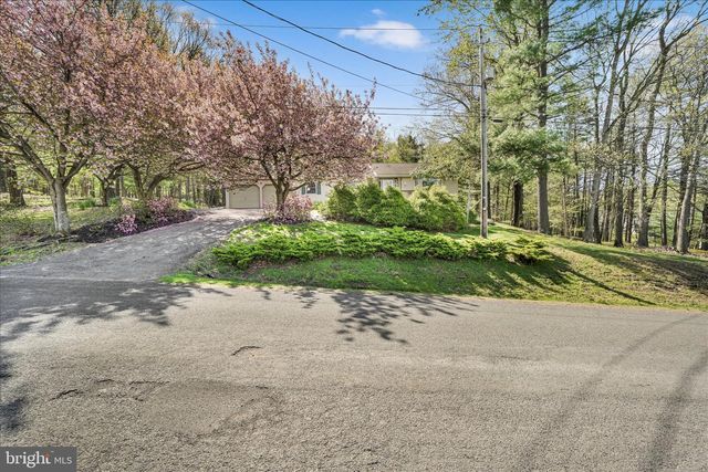 2377 STALLION DR, Auburn, PA 17922