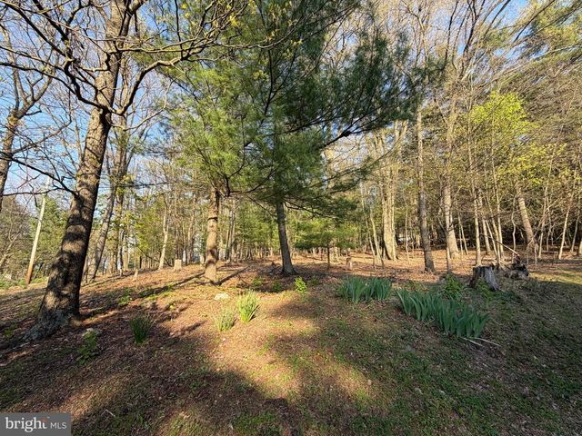 2377 STALLION DR, Auburn, PA 17922