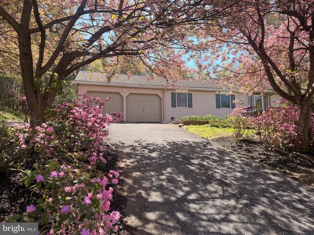 2377 STALLION DR, Auburn, PA 17922