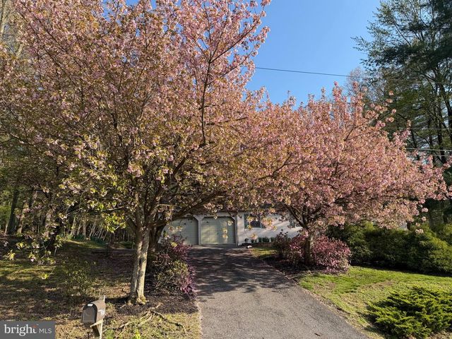 2377 STALLION DR, Auburn, PA 17922