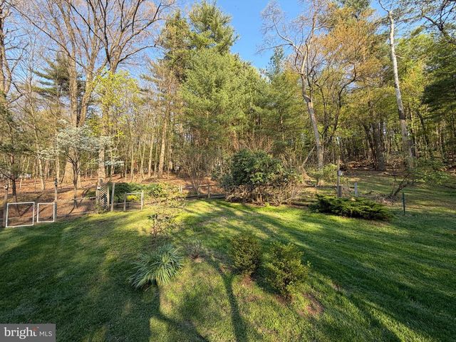 2377 STALLION DR, Auburn, PA 17922