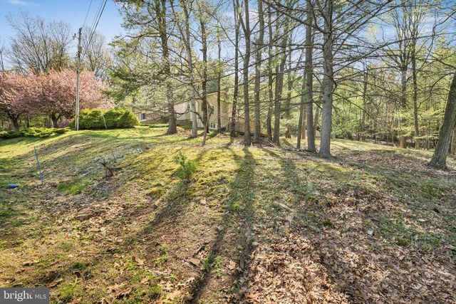 2377 STALLION DR, Auburn, PA 17922