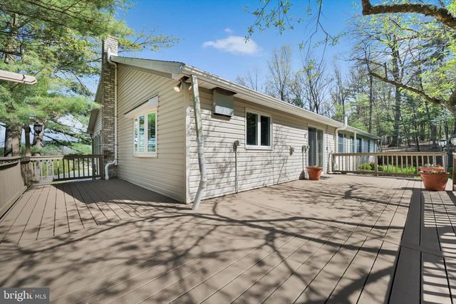 2377 STALLION DR, Auburn, PA 17922