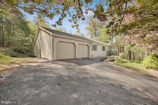 2377 STALLION DR, Auburn, PA 17922