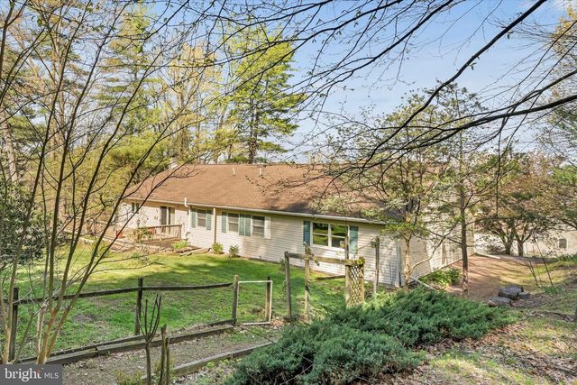 2377 STALLION DR, Auburn, PA 17922