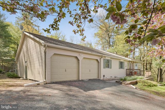 2377 STALLION DR, Auburn, PA 17922