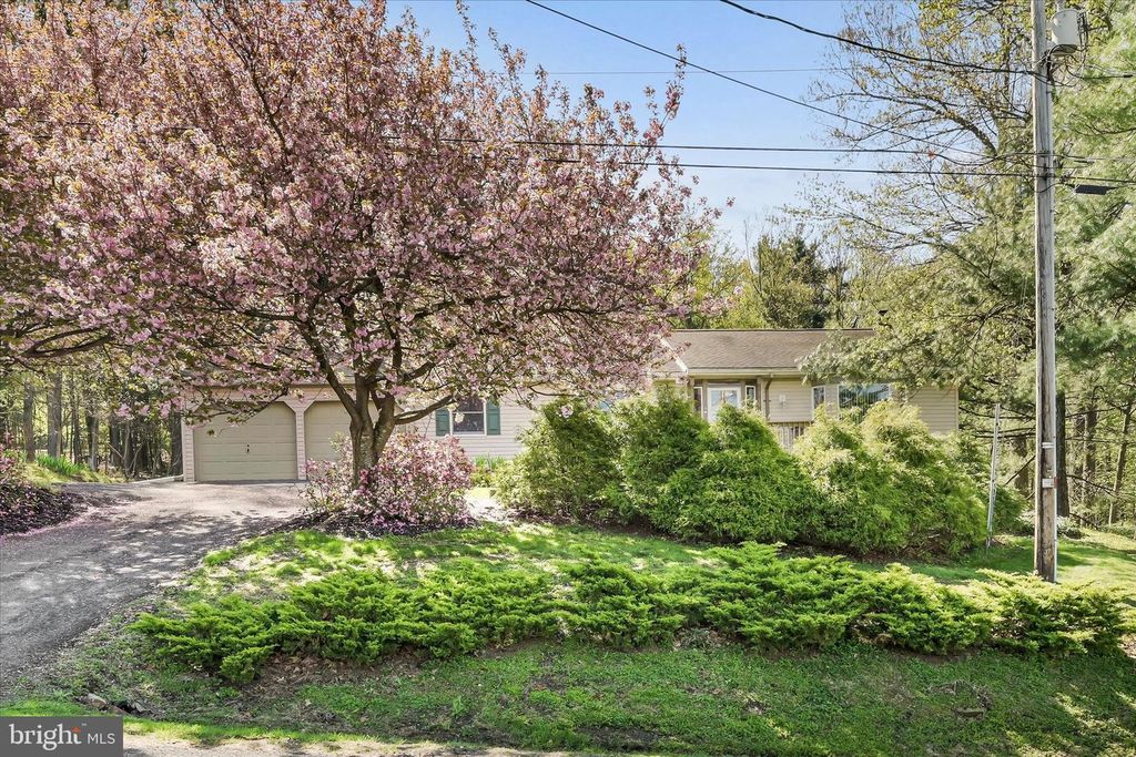 2377 STALLION DR, Auburn, PA 17922
