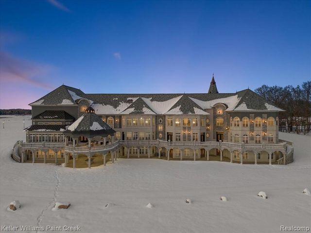 68050 Hillside Lane, Washington, MI 48095