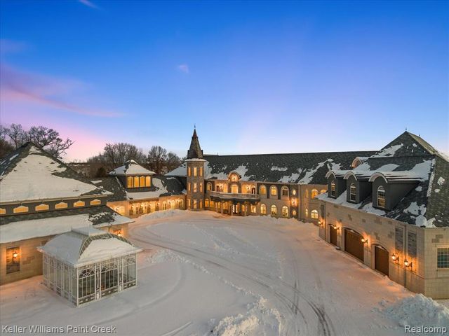 68050 Hillside Lane, Washington, MI 48095