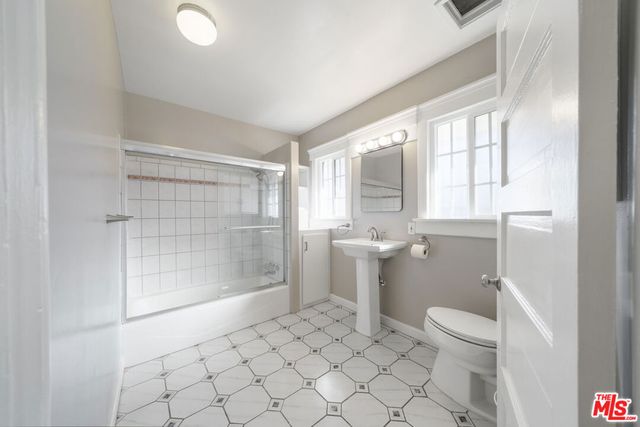 2982 W 15th Street, Los Angeles, CA 90006