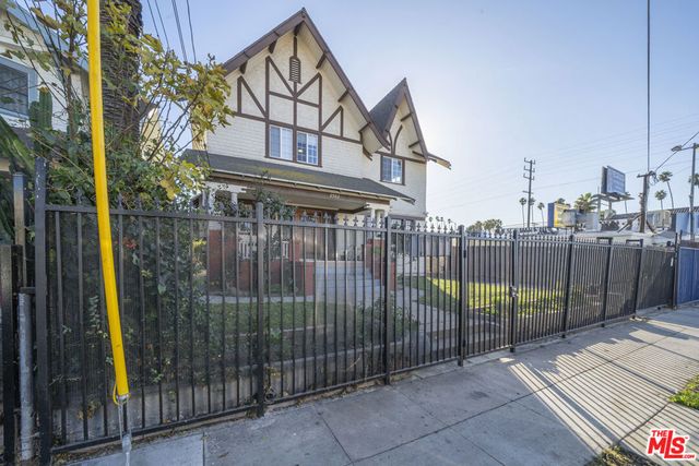 2982 W 15th Street, Los Angeles, CA 90006
