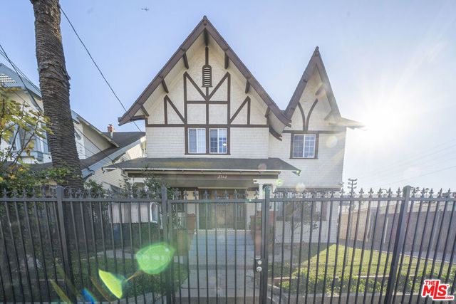 2982 W 15th Street, Los Angeles, CA 90006