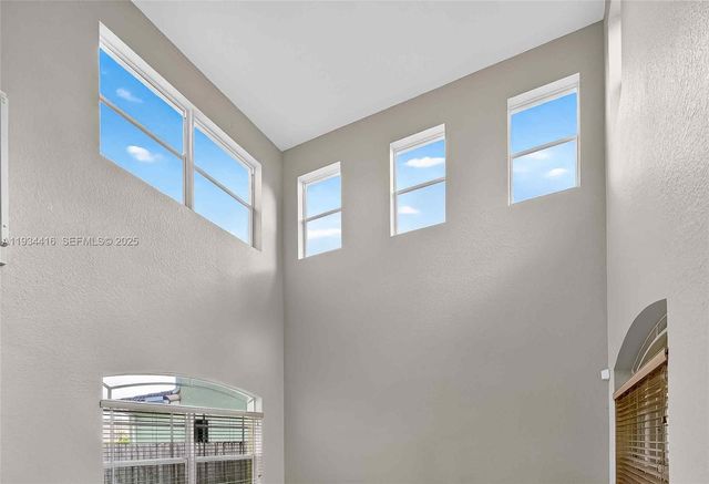 8955 SW 207th St, Cutler Bay, FL 33189