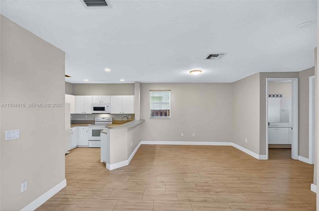 8955 SW 207th St, Cutler Bay, FL 33189