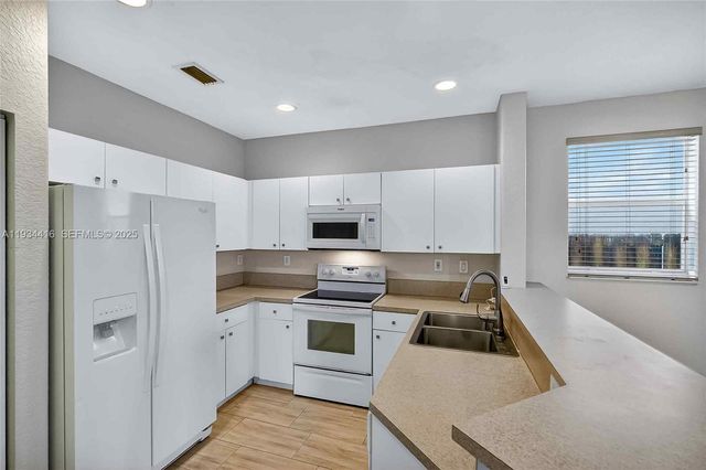 8955 SW 207th St, Cutler Bay, FL 33189