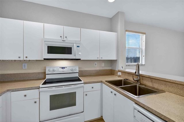 8955 SW 207th St, Cutler Bay, FL 33189