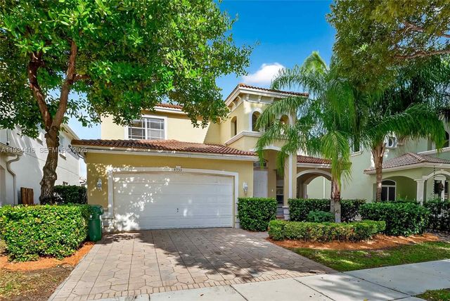 8955 SW 207th St, Cutler Bay, FL 33189