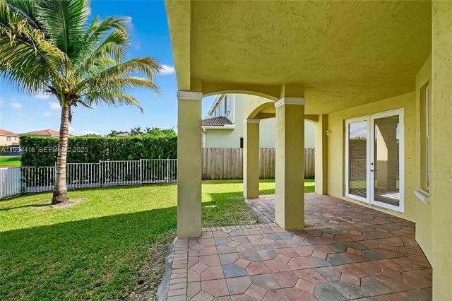 8955 SW 207th St, Cutler Bay, FL 33189