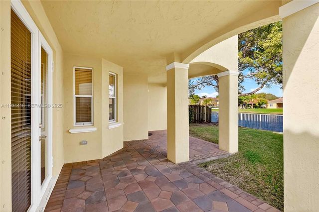 8955 SW 207th St, Cutler Bay, FL 33189