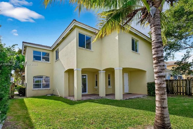 8955 SW 207th St, Cutler Bay, FL 33189