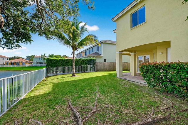 8955 SW 207th St, Cutler Bay, FL 33189