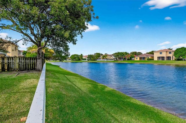 8955 SW 207th St, Cutler Bay, FL 33189