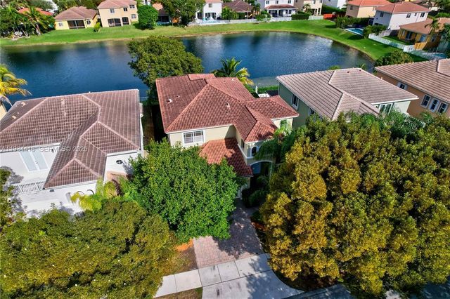 8955 SW 207th St, Cutler Bay, FL 33189