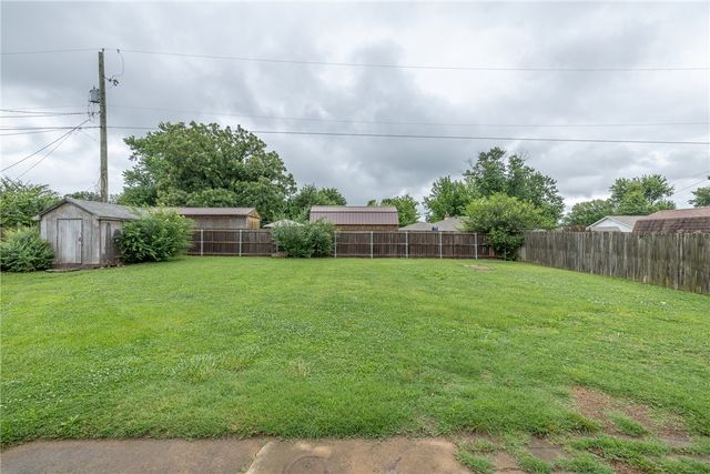 1703 SE P Street, Bentonville, AR 72712