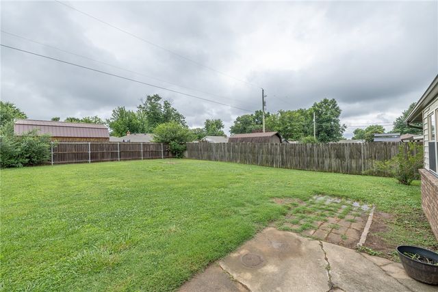 1703 SE P Street, Bentonville, AR 72712