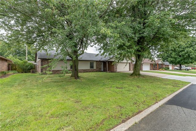 1703 SE P Street, Bentonville, AR 72712